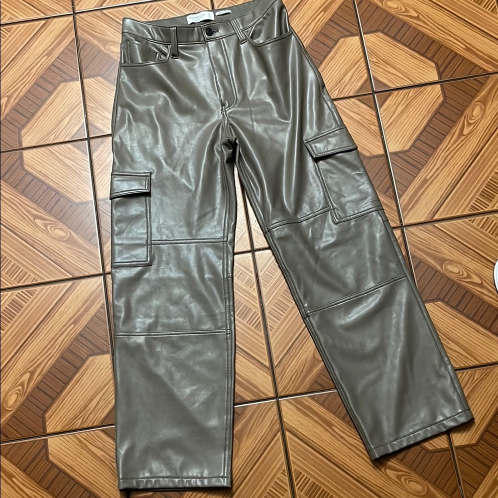 Abercrombie & Fitch | Size 30 | Curve Love Vegan Leather Cargo 90s Relaxed Pant